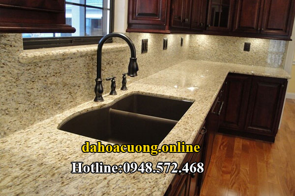 bàn bếp sử dụng đá tự nhiên