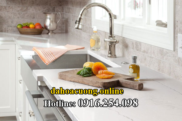 đá hoa cương làm bếp