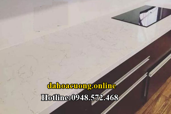 đá nhân tạo trắng moka vân 5